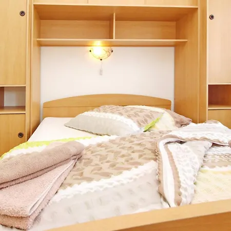 Aquarium Dorcic ゲストハウス 3*