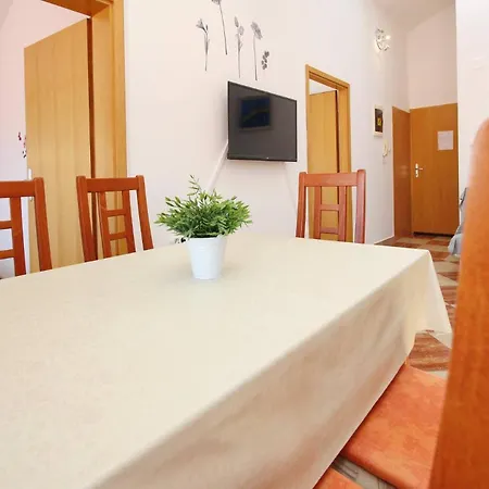 ゲストハウス Aquarium Dorcic 3*