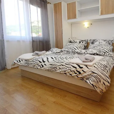 Aquarium Dorcic ゲストハウス バスカ