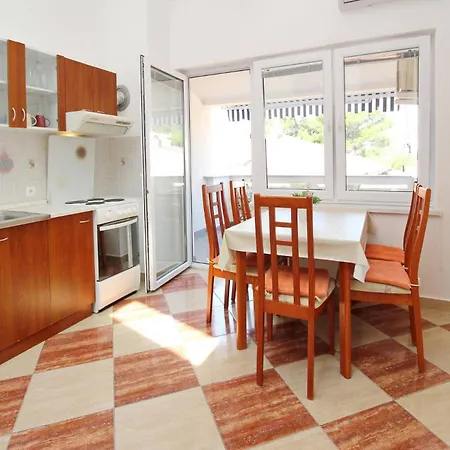 ゲストハウス Aquarium Dorcic 3*