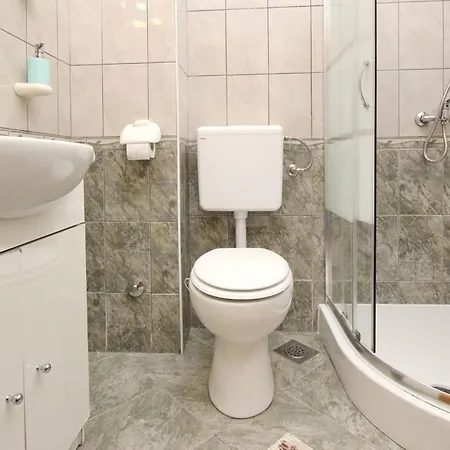 ゲストハウス Aquarium Dorcic 3*